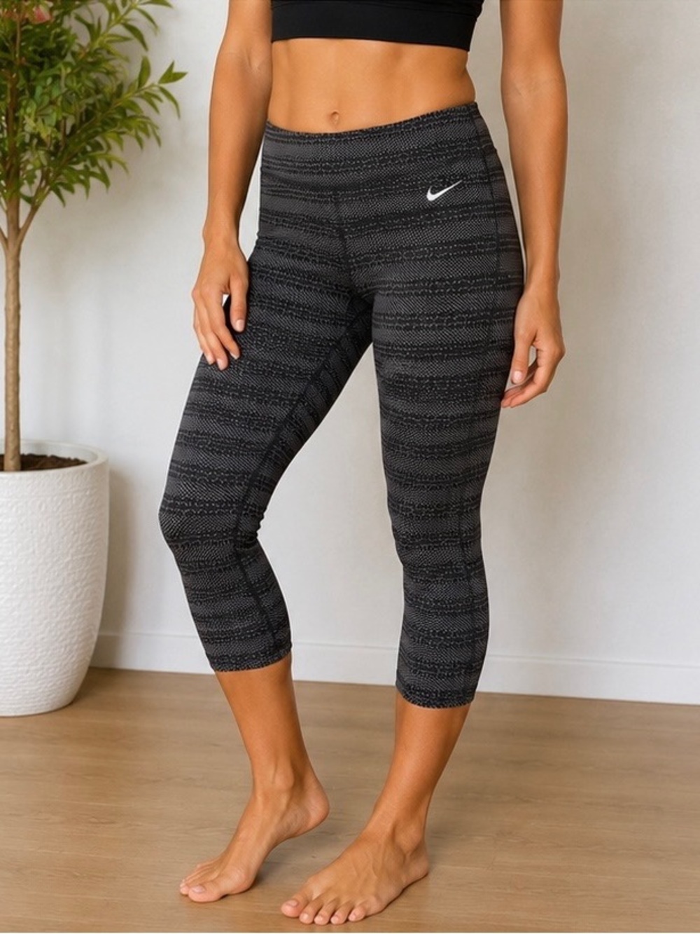 Nike Black Textured Dri-FIT Cropped Leggings